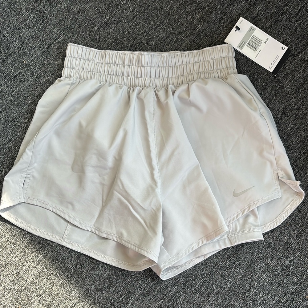 - Women's  Nike dri fit